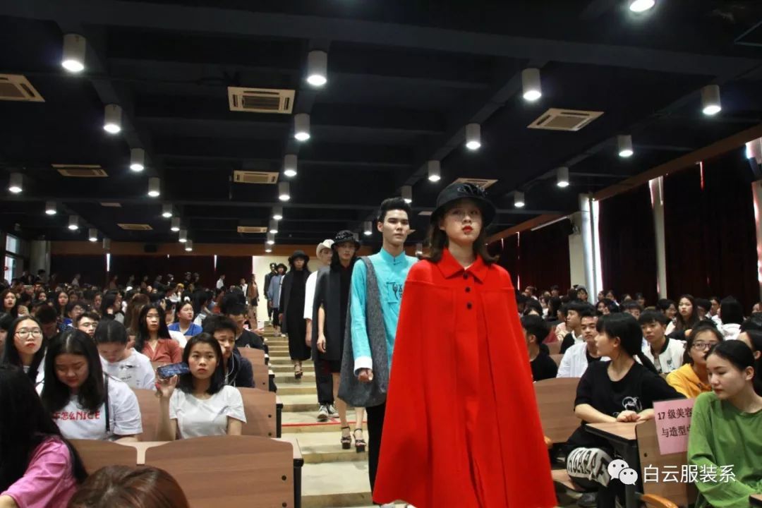 服裝高級(jí)定制進(jìn)校園！服裝系學(xué)生作品展