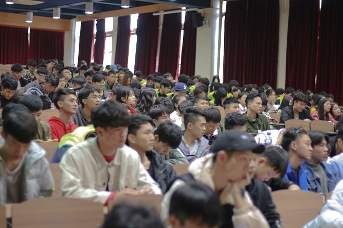 電商學(xué)子課業(yè)匯報(bào)成果多！