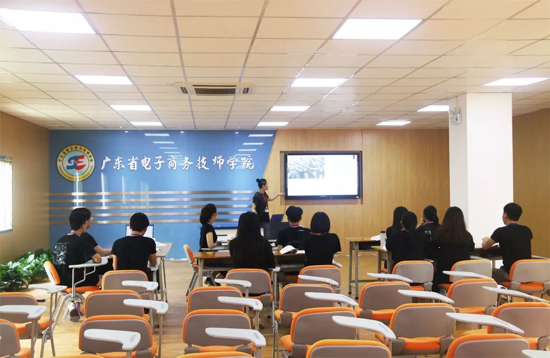 學(xué)在省電商丨不負(fù)最美校園，不負(fù)青春時(shí)光